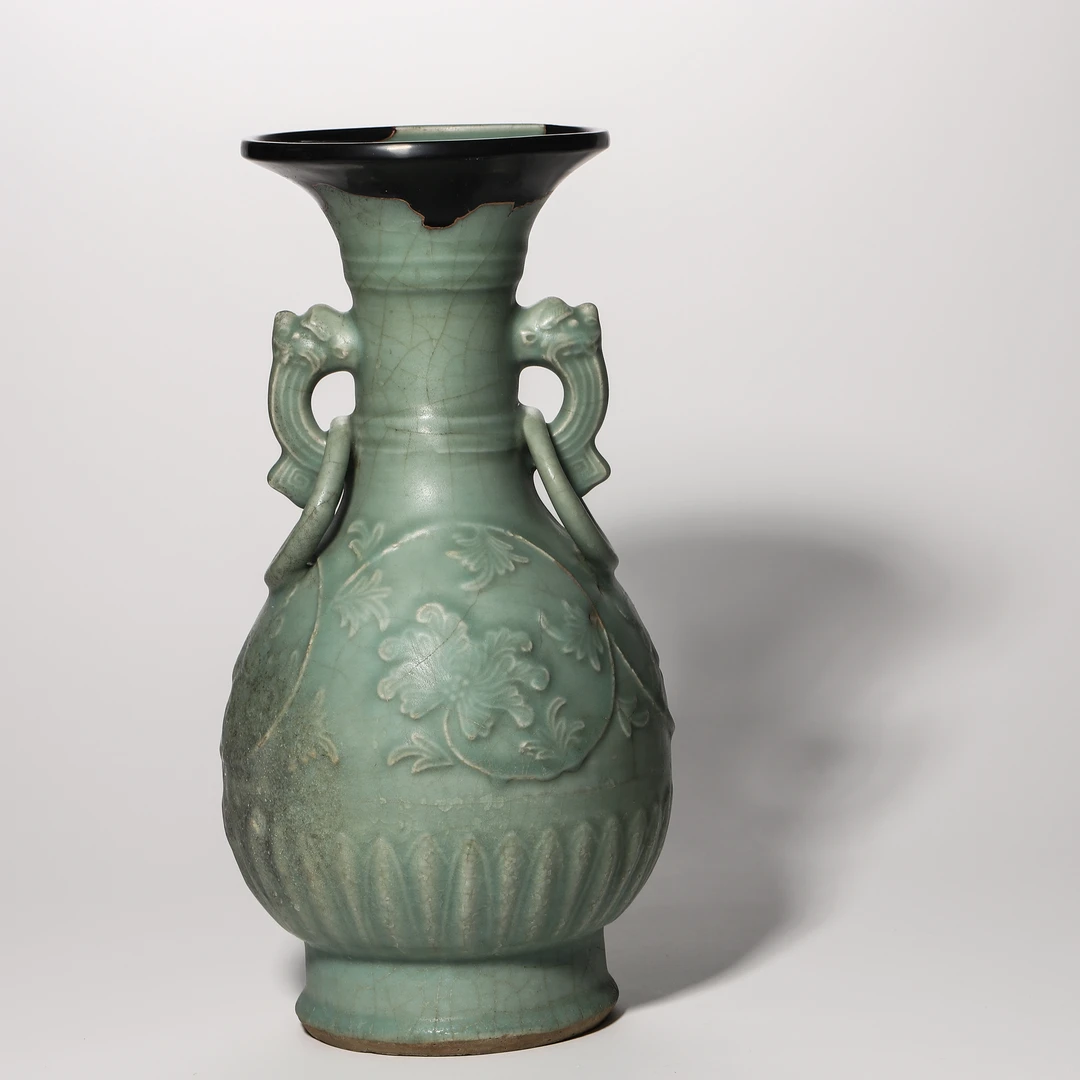 Lot21 明代 梅子青釉兽耳挂环瓶 【古董拍卖】