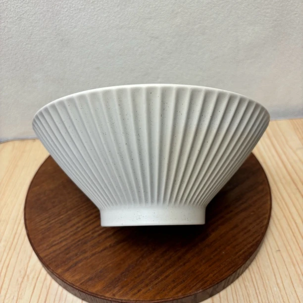 8英寸哑光白麻点条纹斗笠面碗微瑕 凑满20元包邮