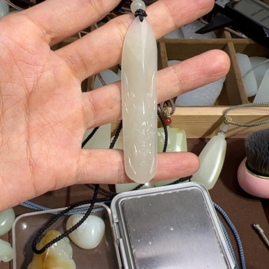 和田玉颈饰未镶嵌龙挂件