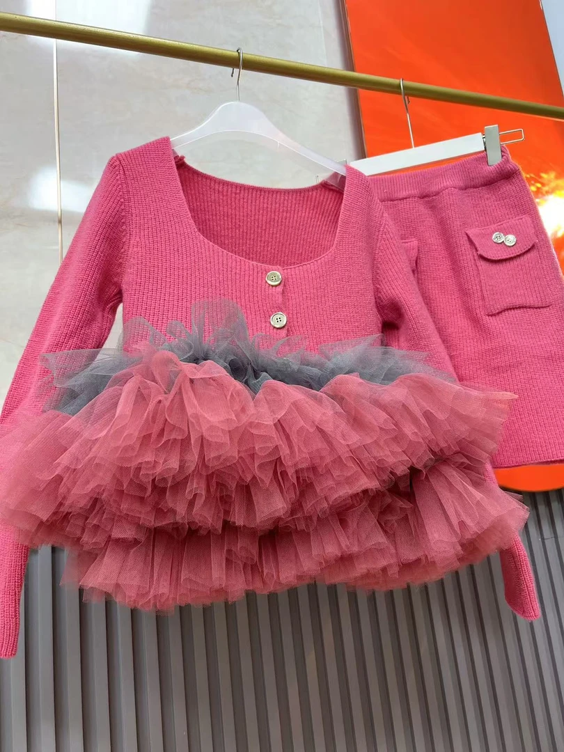 1648【熙妮潮牌】潮牌设计师私人定制拼纱款玫红针织小香风毛衣套装