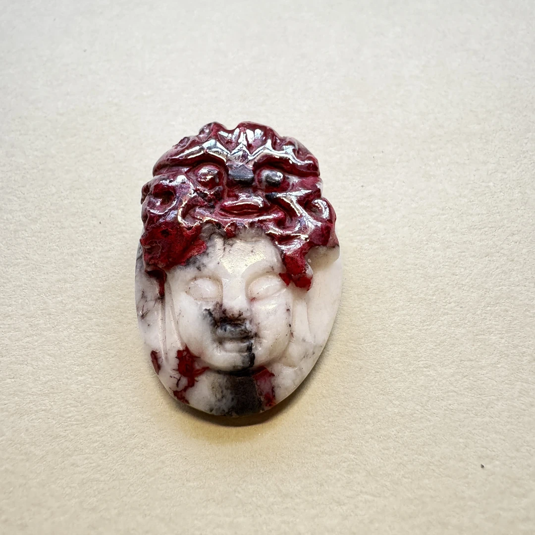 天然辰砂原矿俏色巧雕一念之间挂件