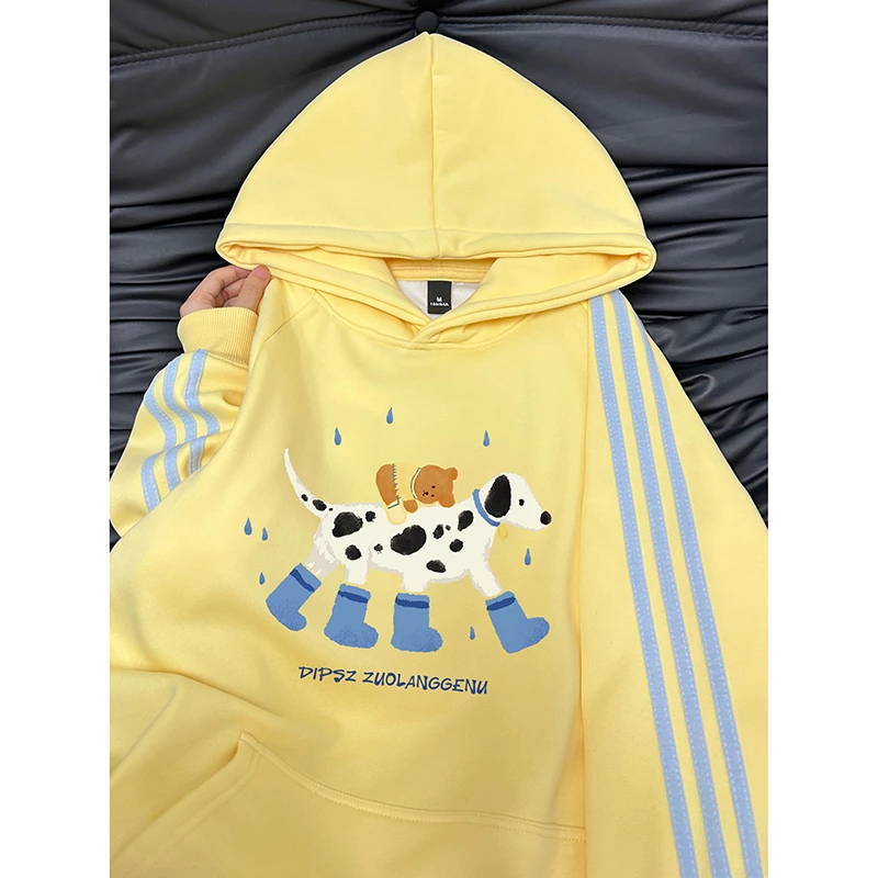 嫩黄色拼蓝连帽三条杠卫衣女装秋冬新款宽松时尚小狗设计感上衣潮