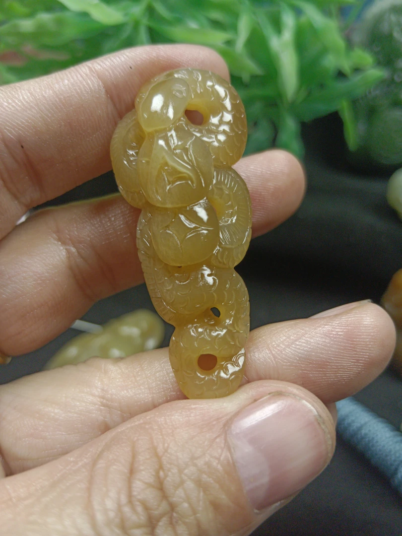 和田玉全糖蛇挂件重量10.9克