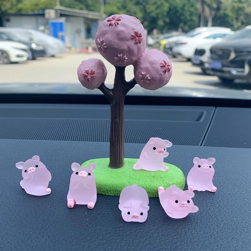汽车摆件创意女生车载中控台迷你实拍夜光小猪摆件车内装卡通饰品