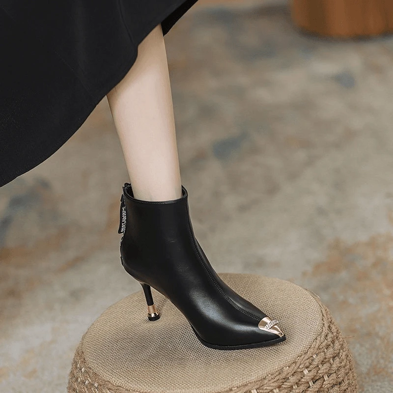 时尚真软皮尖头细跟高跟短靴女2025秋冬防水台加绒后拉链瘦瘦靴