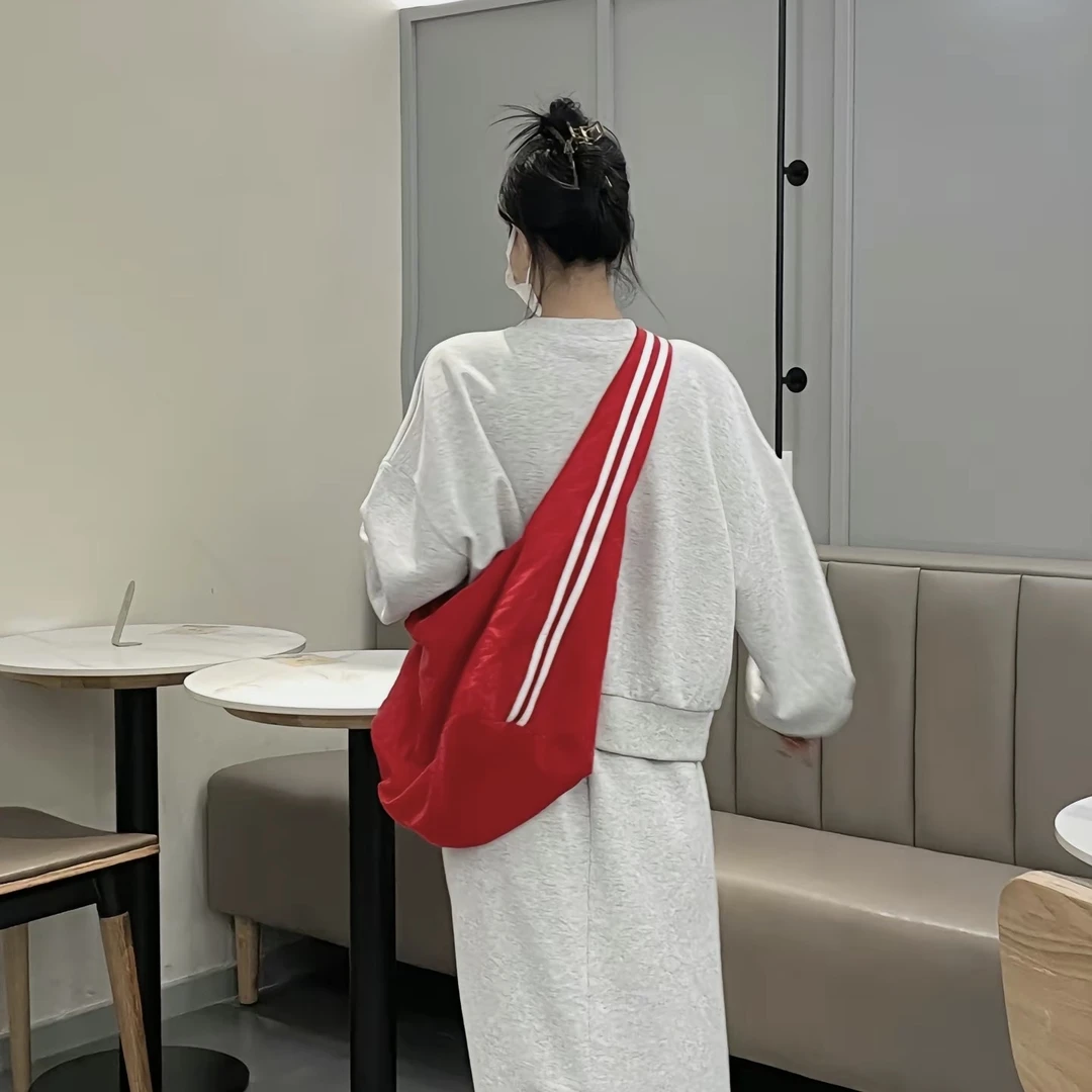 韩系慵懒风二条杠斜挎包