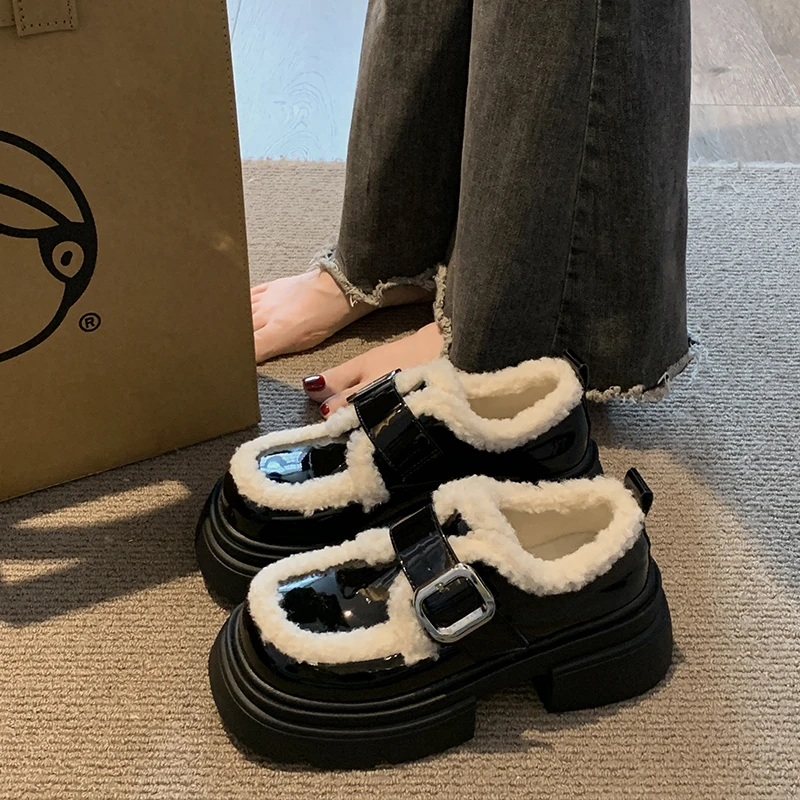 贾不假女士小皮鞋2023年秋冬新款复古洋气皮带扣厚底时尚乐福鞋潮
