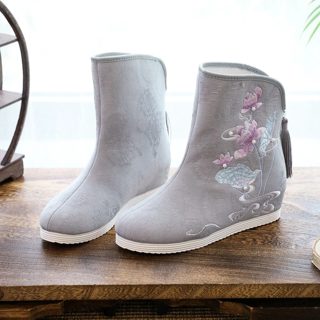 短靴女棉鞋新款钉珠流苏冬季绣花布鞋汉服鞋中式复古女鞋加绒