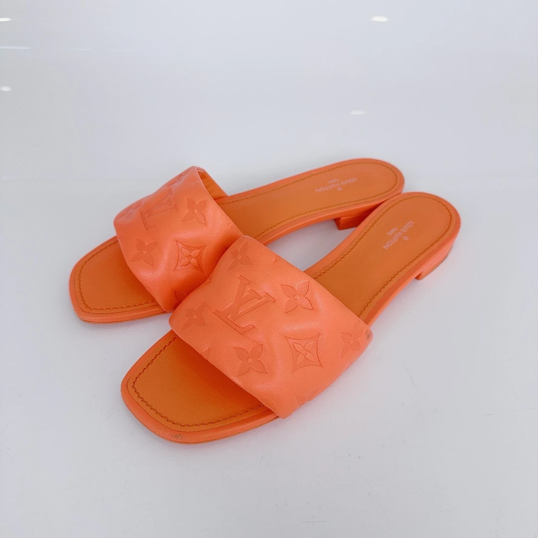 95新 LouisVuitton/路易威登 38码/LV/压纹满印拖鞋/98新/jm09095