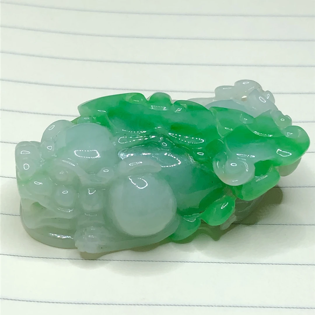 翡翠绿色招财貔貅 财富滚滚来 阳绿 脚边有小瑕疵