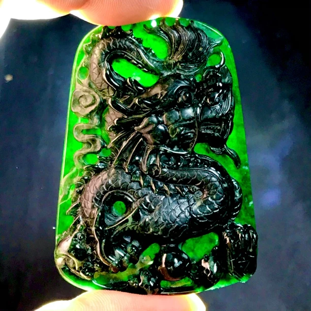 墨翠龙牌 黑亮透绿 厚庄雕工精细霸气 品相好