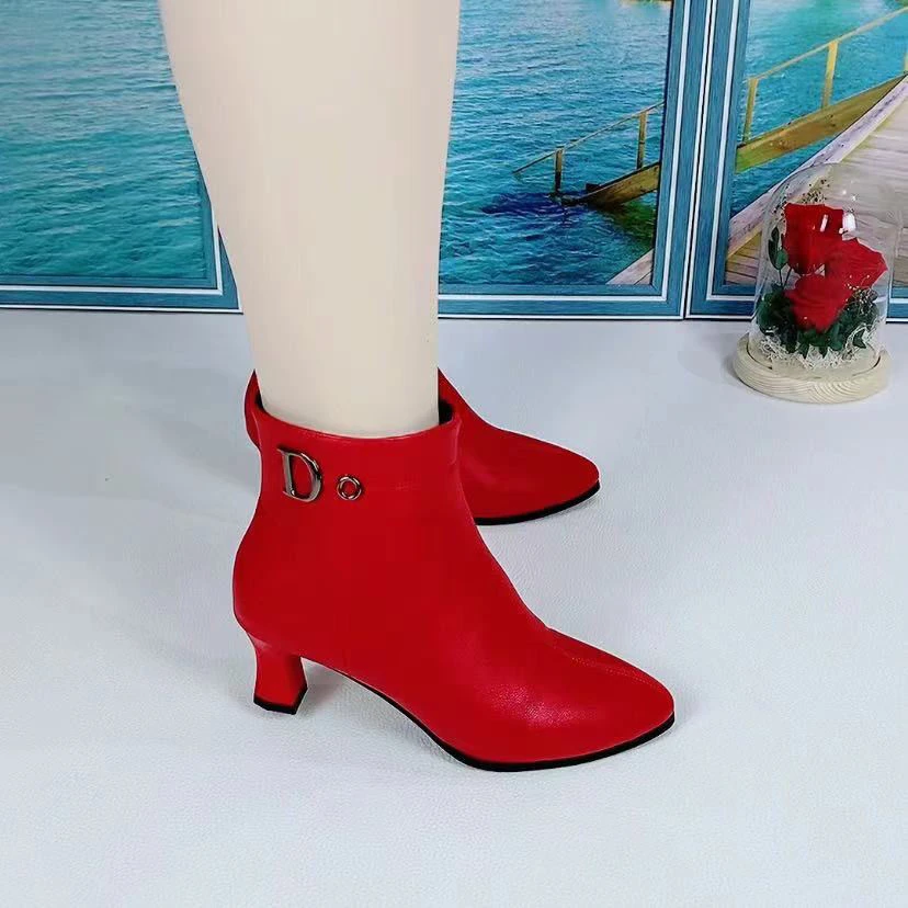 2025春秋季新款牛皮时尚尖头高跟短靴洋气红色细跟防滑软底马丁靴