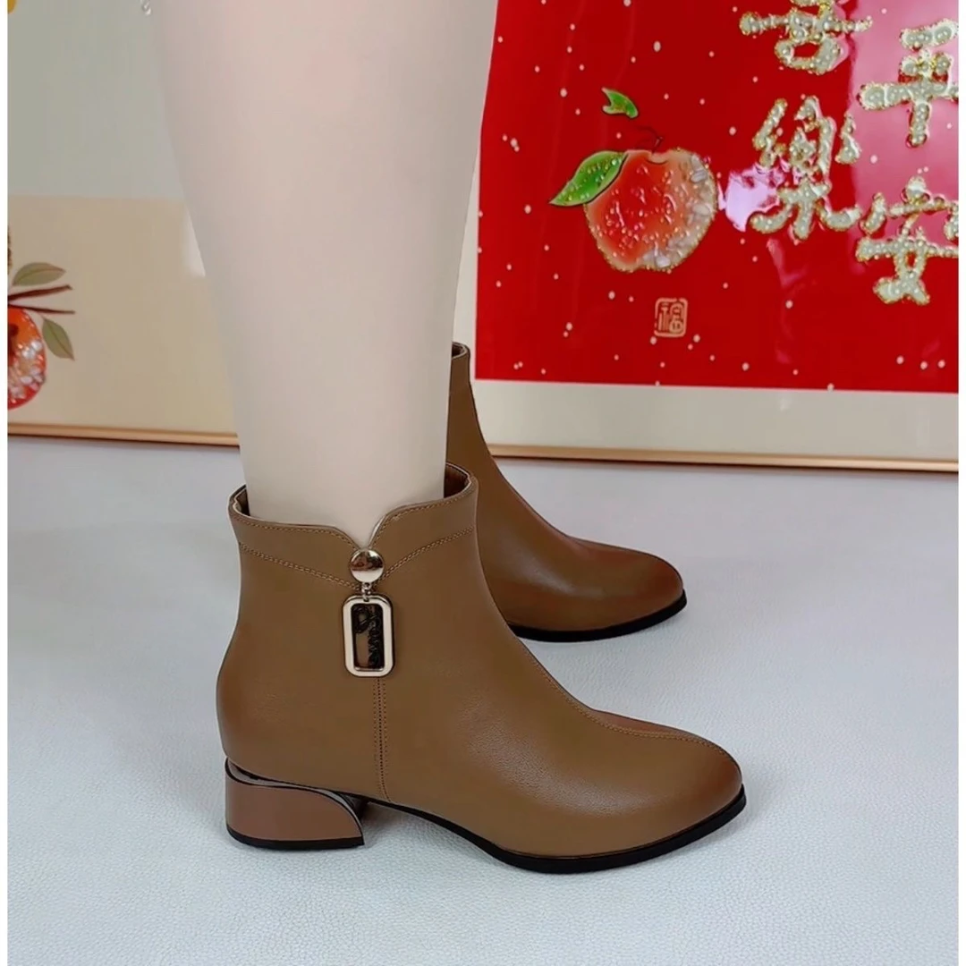 2025真皮秋冬季新款洋气短靴韩版爆款皮靴短靴尖头软底防滑马丁靴