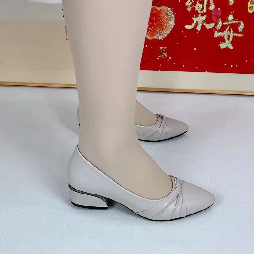 2025春季新款真皮网红舒适妈妈浅口超软单鞋时尚气质百搭尖头皮鞋