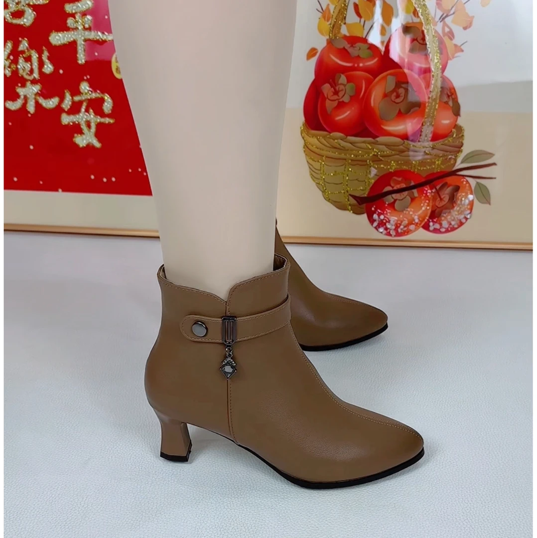 2025真皮新款加绒秋冬季女士时尚皮鞋尖头气质洋气舒适防滑马丁靴