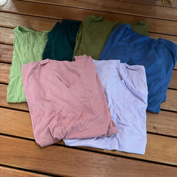 no来回 特清 舒适弹力 零重力彩色女v领T恤 女T