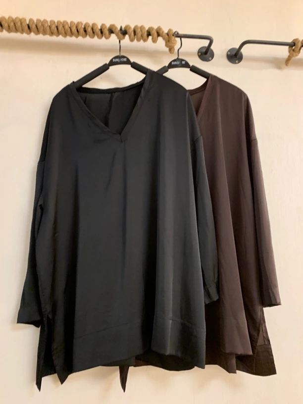 鸡心领开叉双色上衣