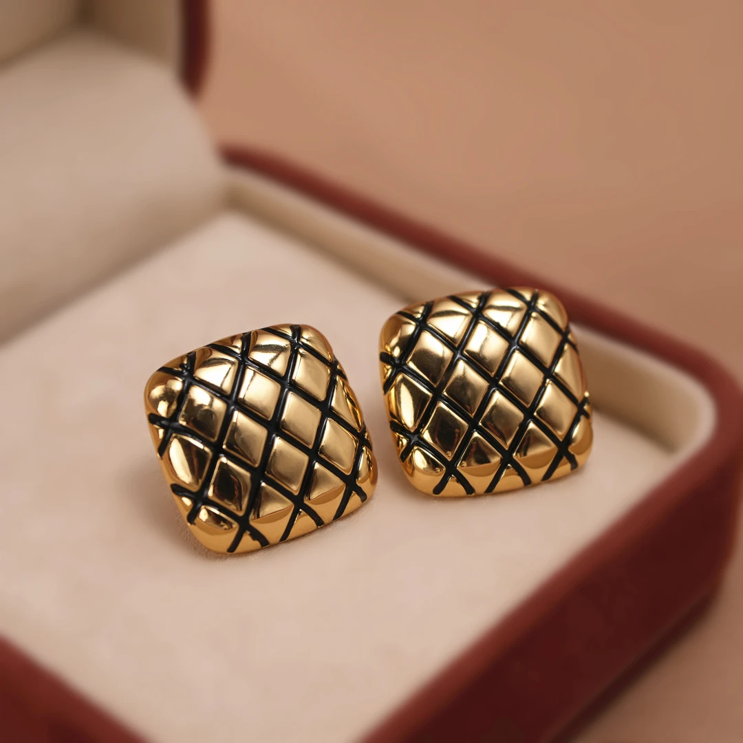 铜合金耳饰 中古风方形菱格金色耳钉女法式新款高级感几何耳环
