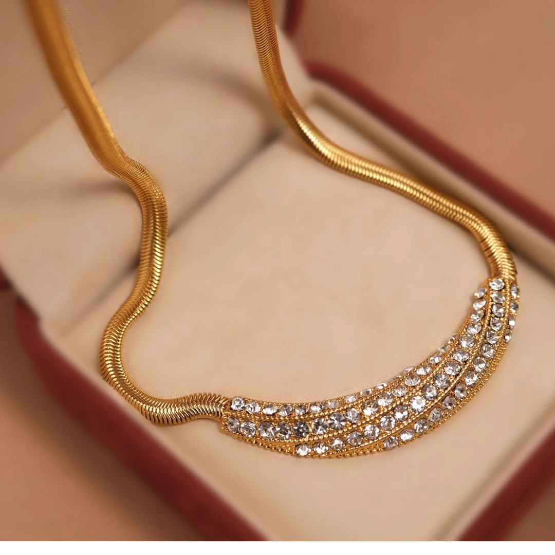 铜合金合成锆石项链 欧美闪钻月牙条纹项链轻奢高级感锁骨链颈链