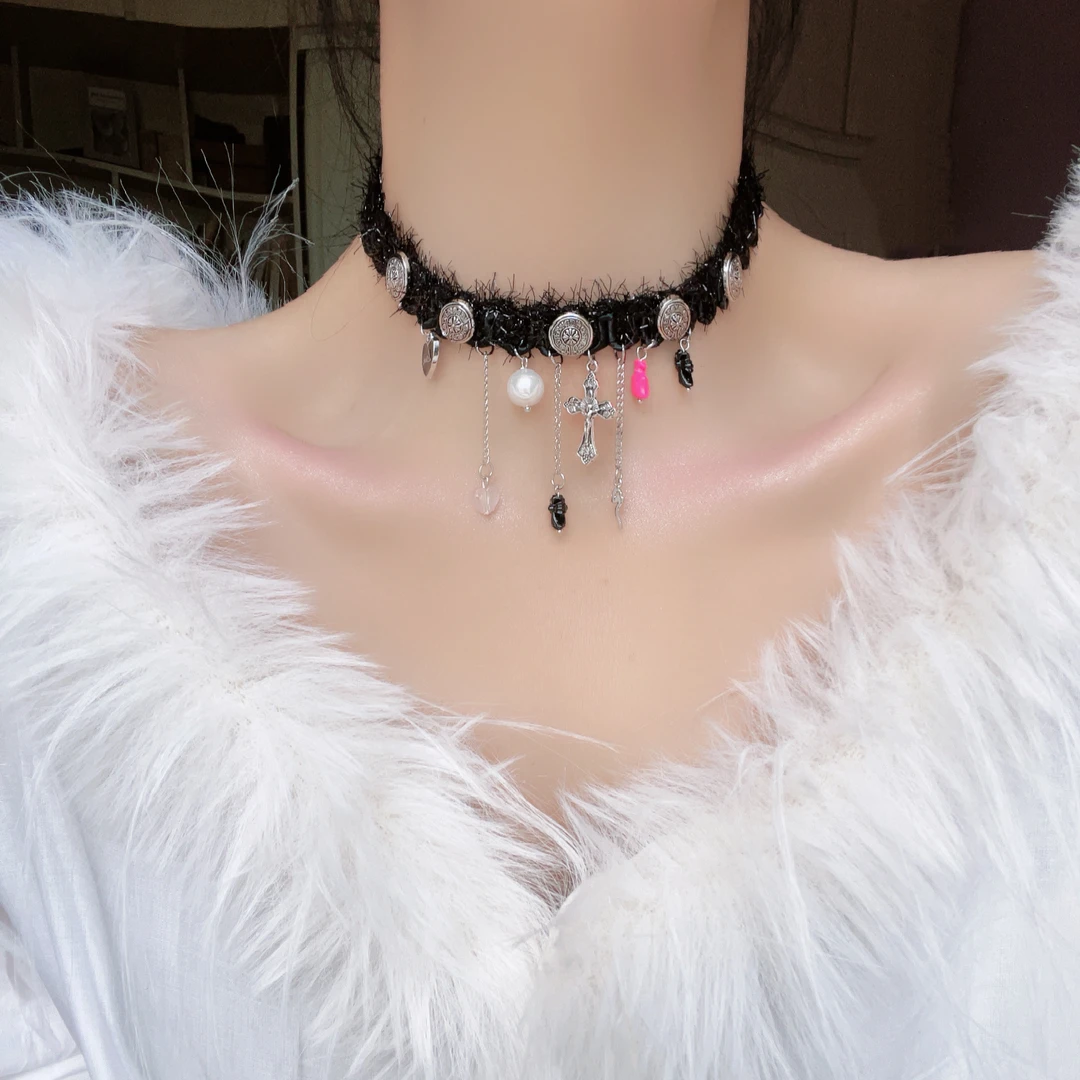 铜合金布艺项链 黑辣妹y2k流苏爱心十字架项圈时尚百搭轻奢甜酷