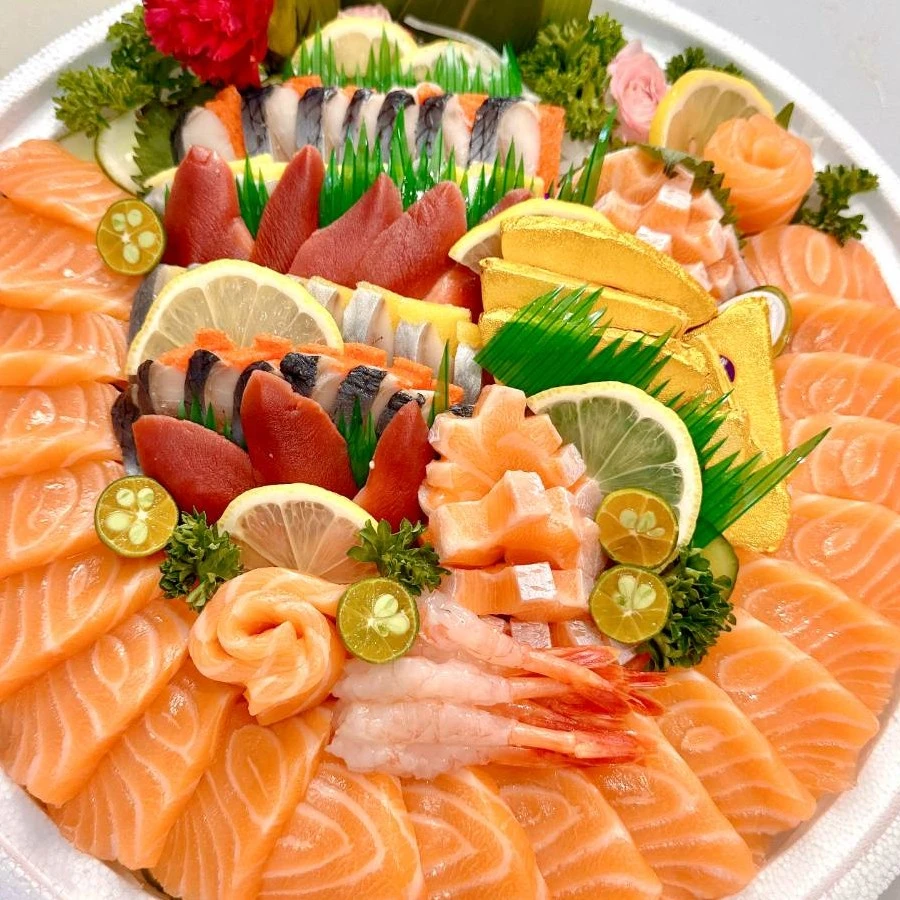 【高档拼盘】三文鱼300克+鱼腩100克+希鲮鱼+北极贝+甜虾+金砖鹅肝