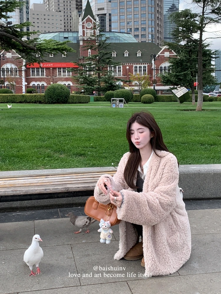 白水女【冬季清仓款】毛茸短外套女慵懒风设计感保暖上衣B40945051