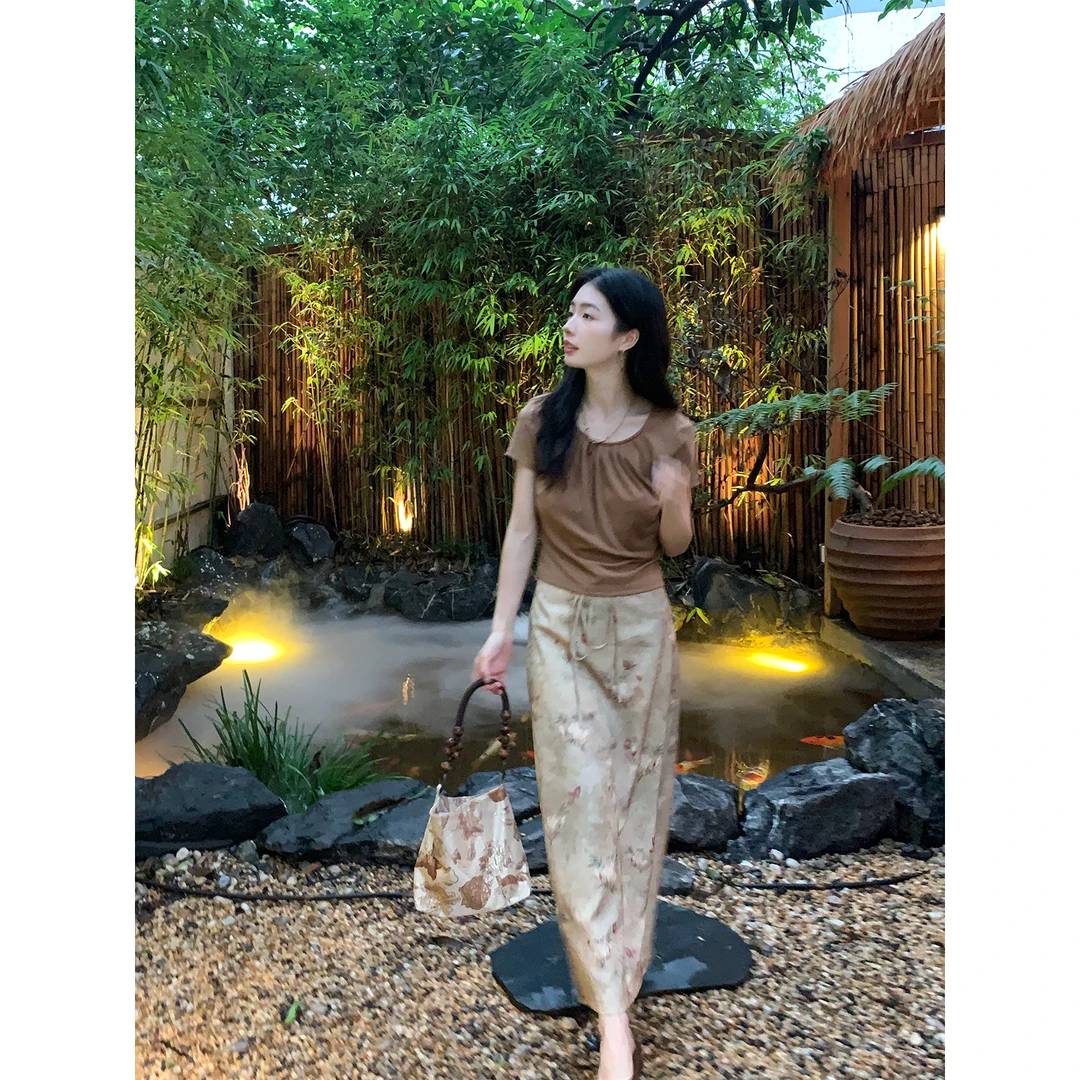 闭店青青&甜味乔巴《木脂鸾尾》短袖T恤+长半裙高腰印花中式套装