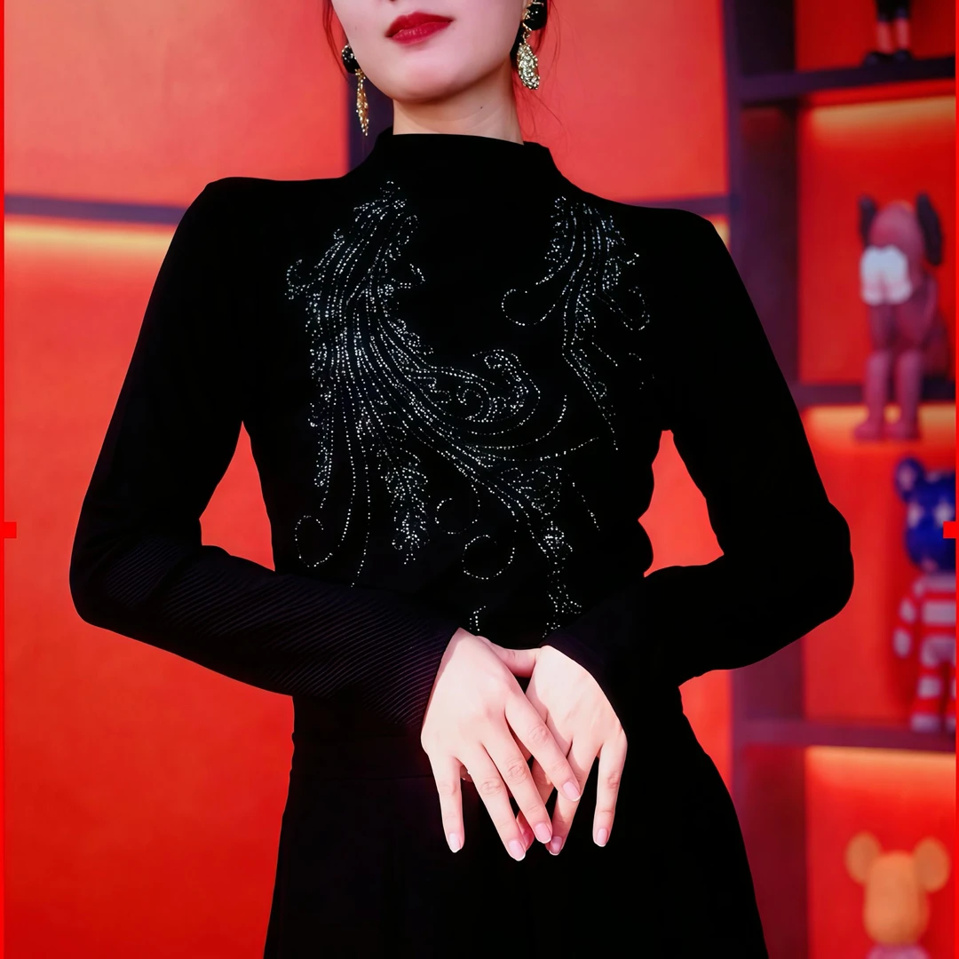 【凤凰花】半高领秋冬时尚黑色长袖显瘦套头镶钻打底衫轻奢烫钻女