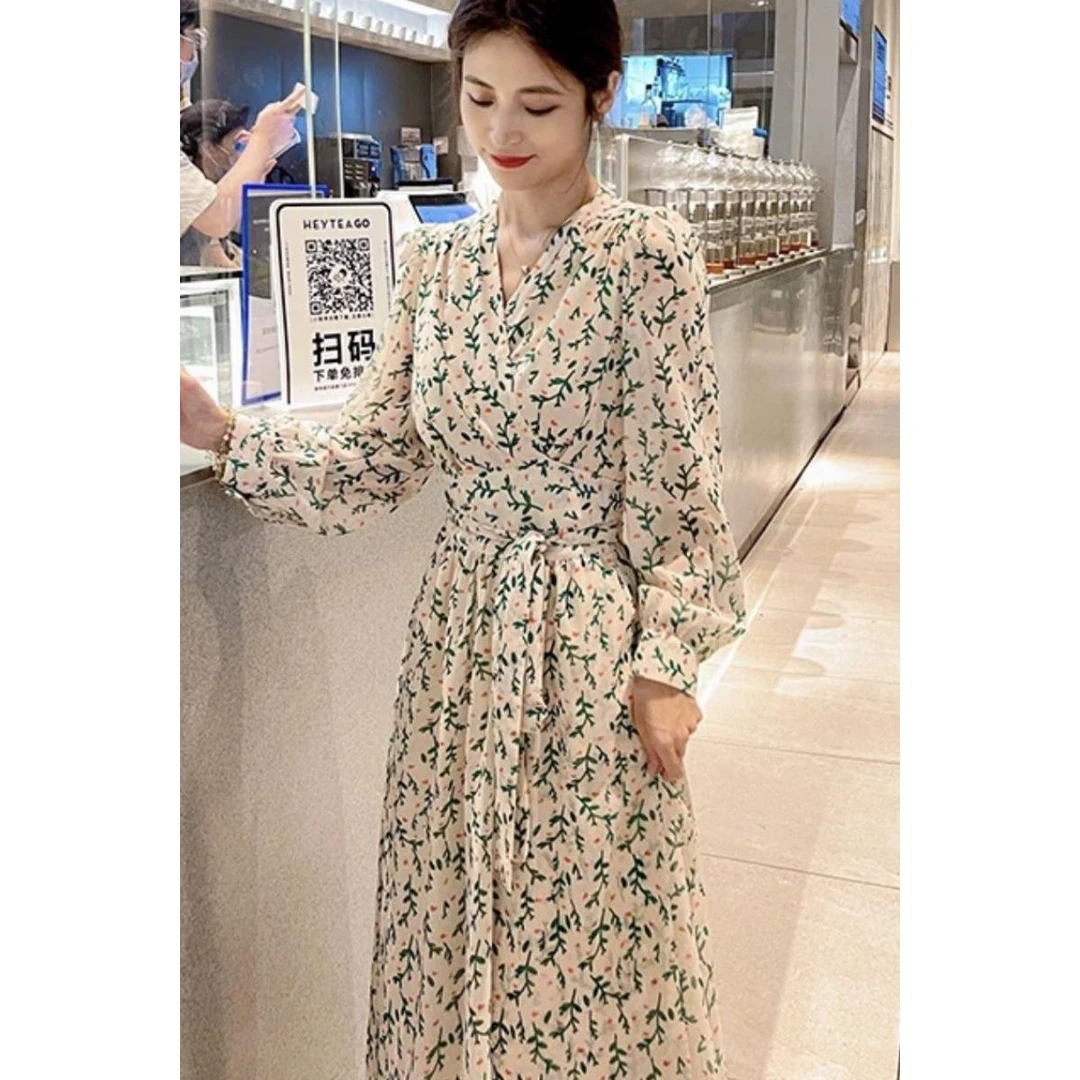 绿色V领碎花女装连衣裙女春秋季新款收腰显瘦气质系带长裙长袖