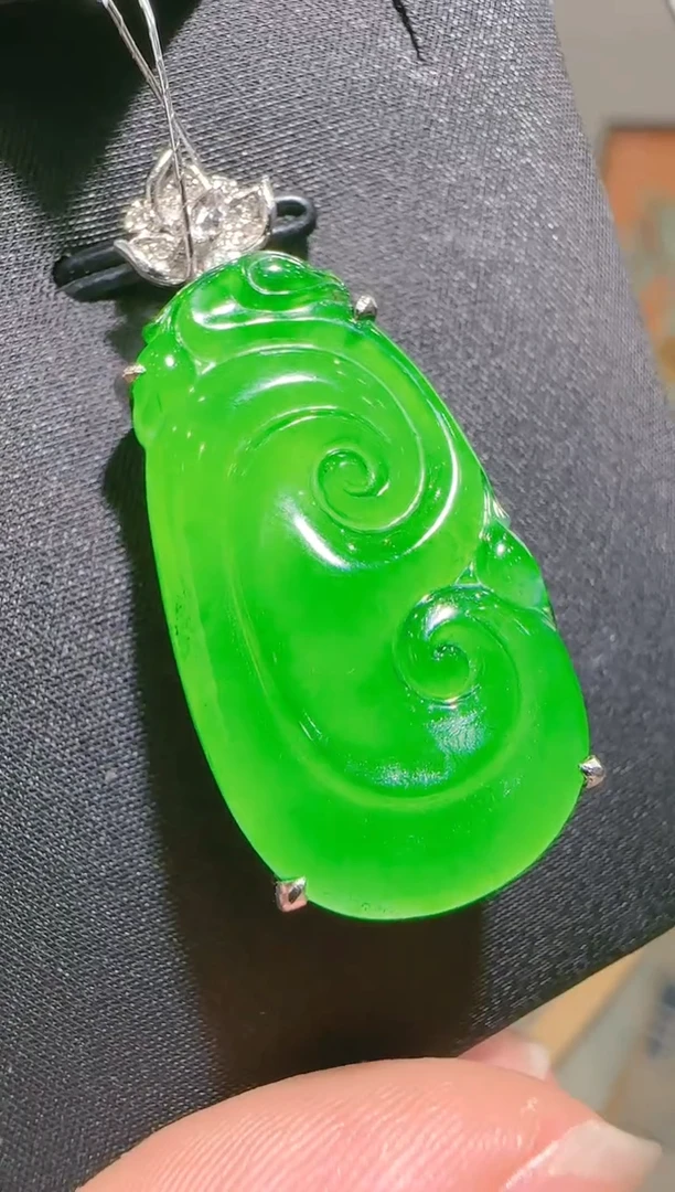 【闪购商品】翡翠吊坠(赠链)18K金镶嵌天然A货翡翠