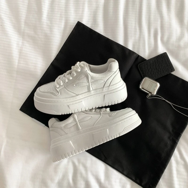 【泡椒专属】再见一米五 ~厚底真皮增高松糕板鞋小白鞋E3203021