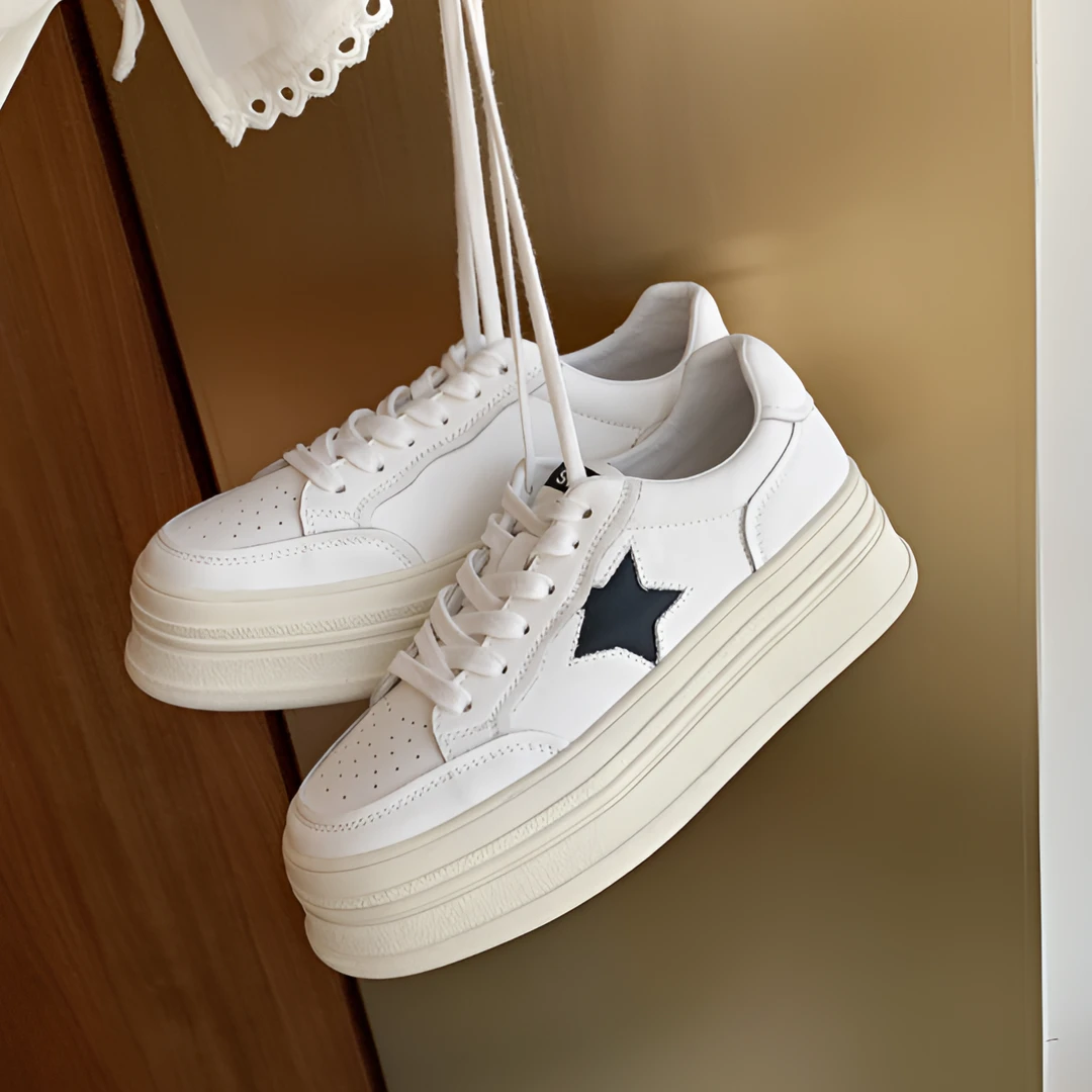 【苏茵茵】百搭小白鞋厚底增高面包鞋潮流时尚白色休闲板鞋E23D290A