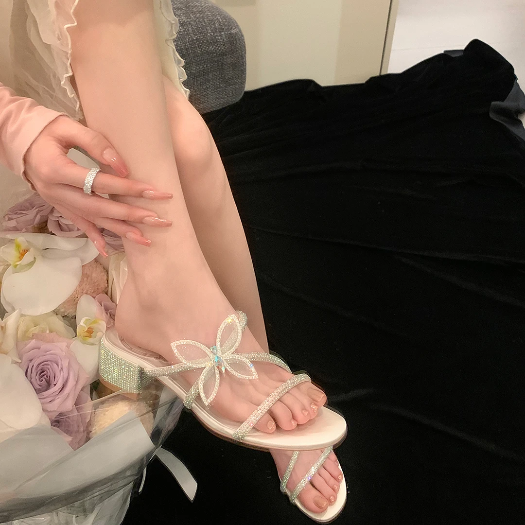 【雅乔专属】两个跟高~超美蝴蝶水钻粗细高跟女凉拖外穿夏E4105016