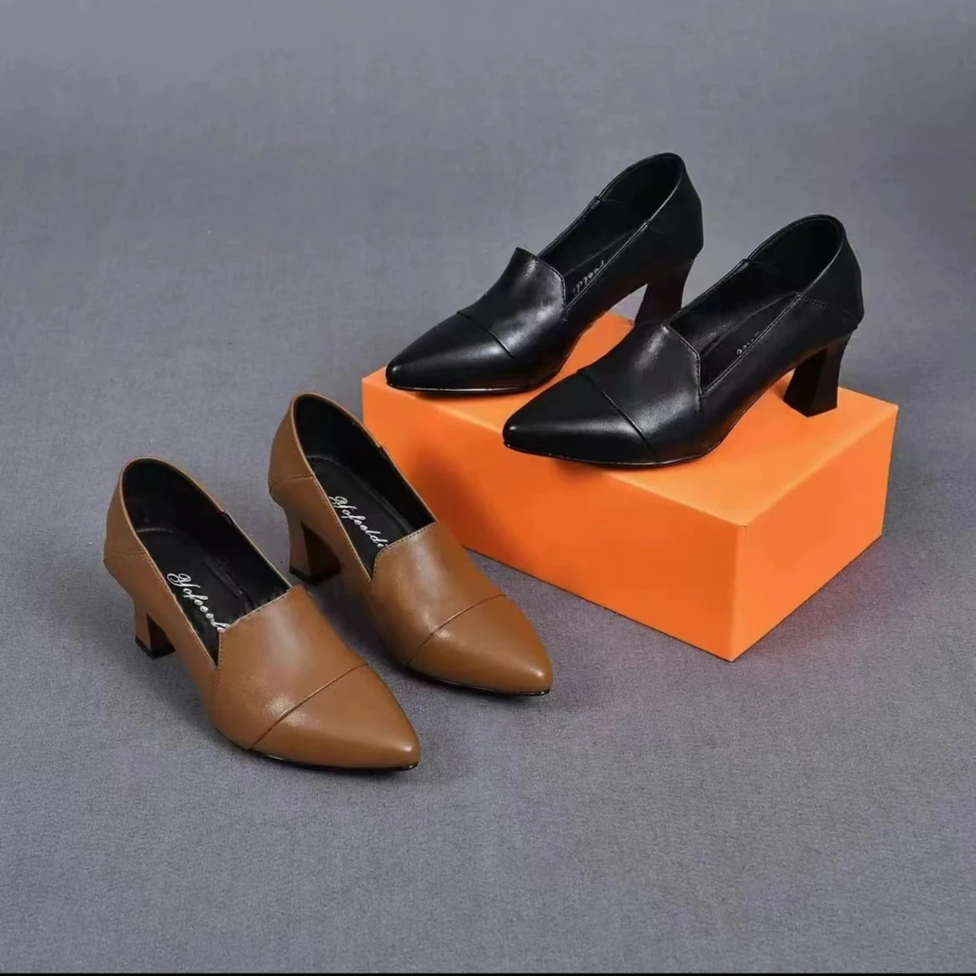 001新款时尚百搭春秋单鞋跟鞋黑色浅口