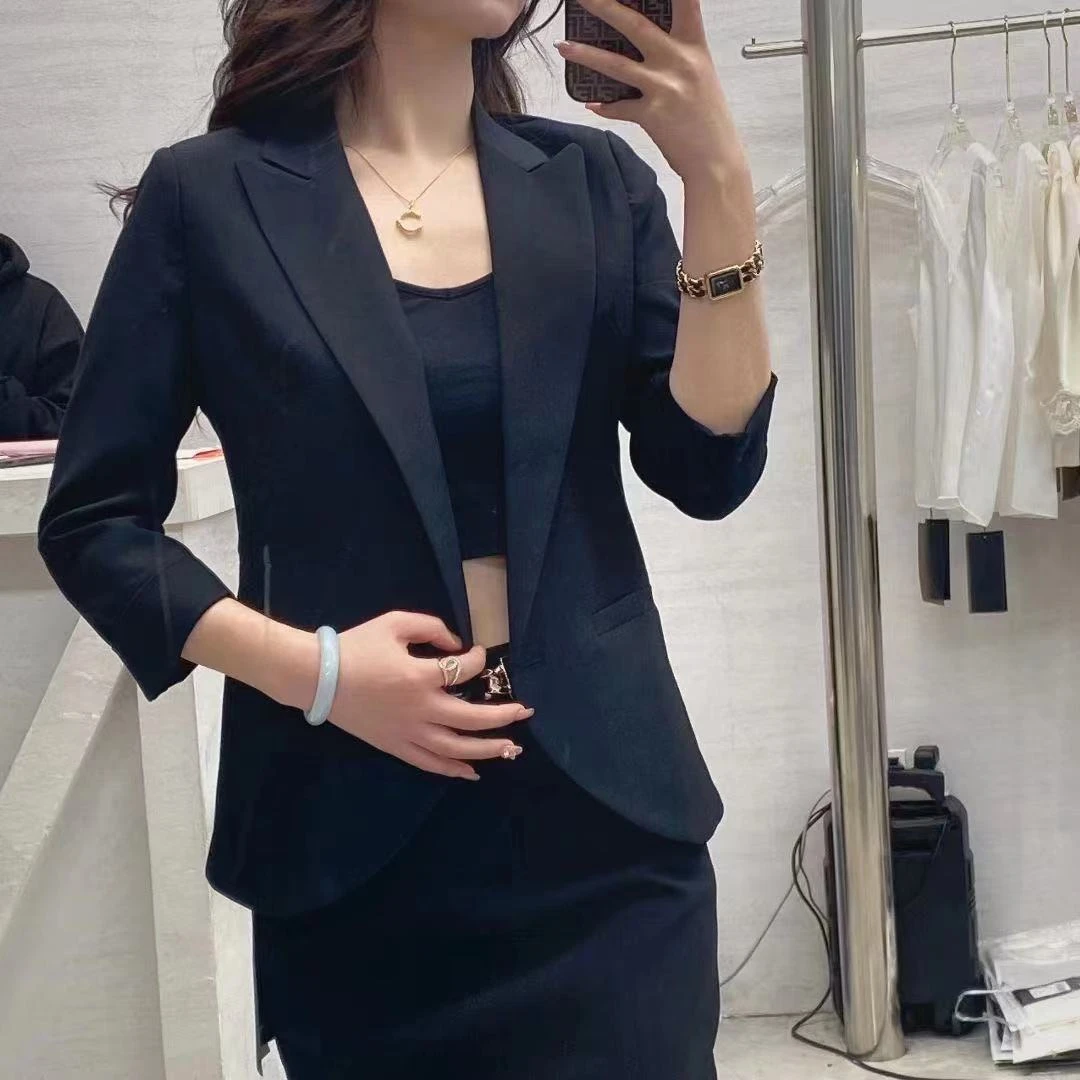 欧洲i站2024新款气质修身一粒扣西装女