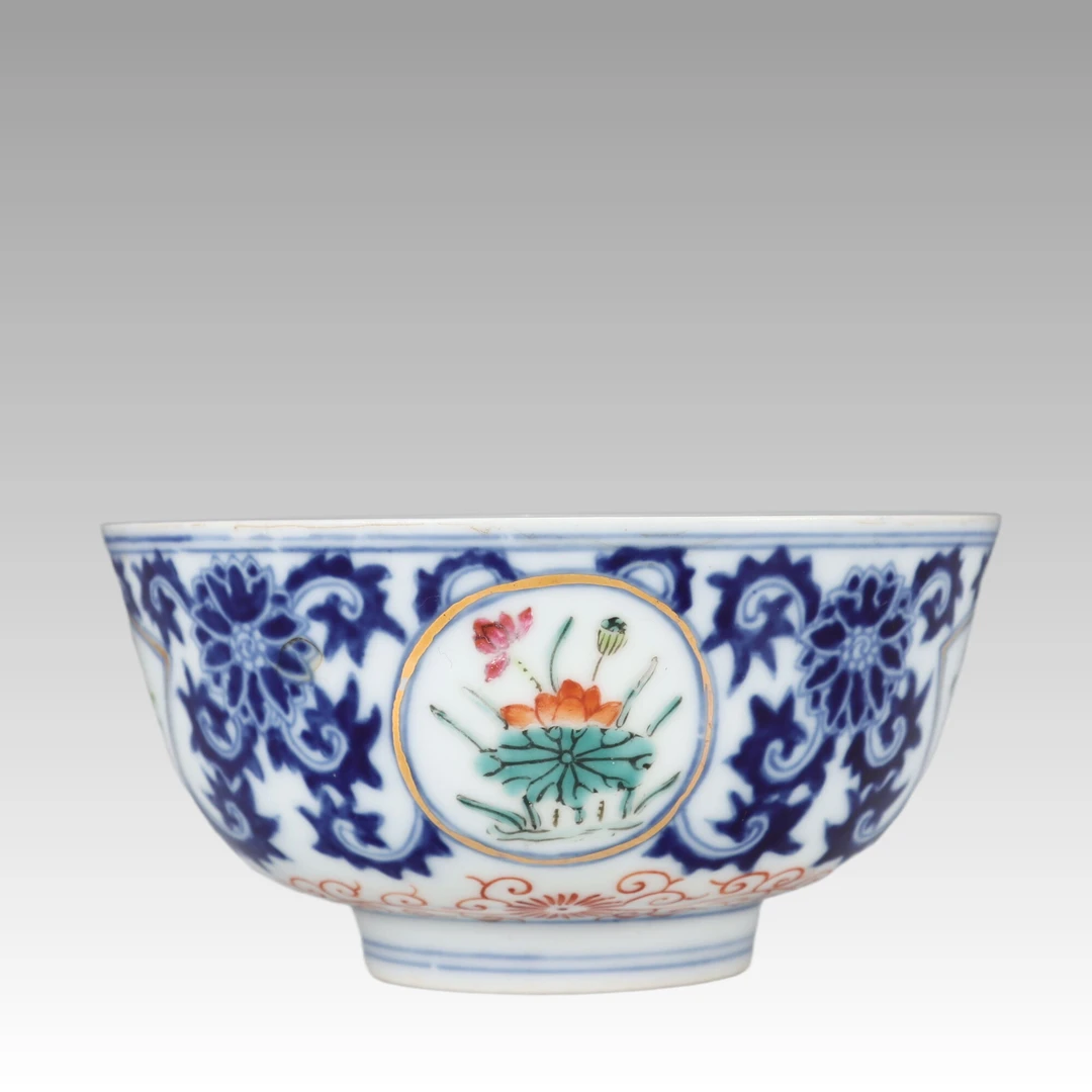 青花加彩花卉纹碗0413