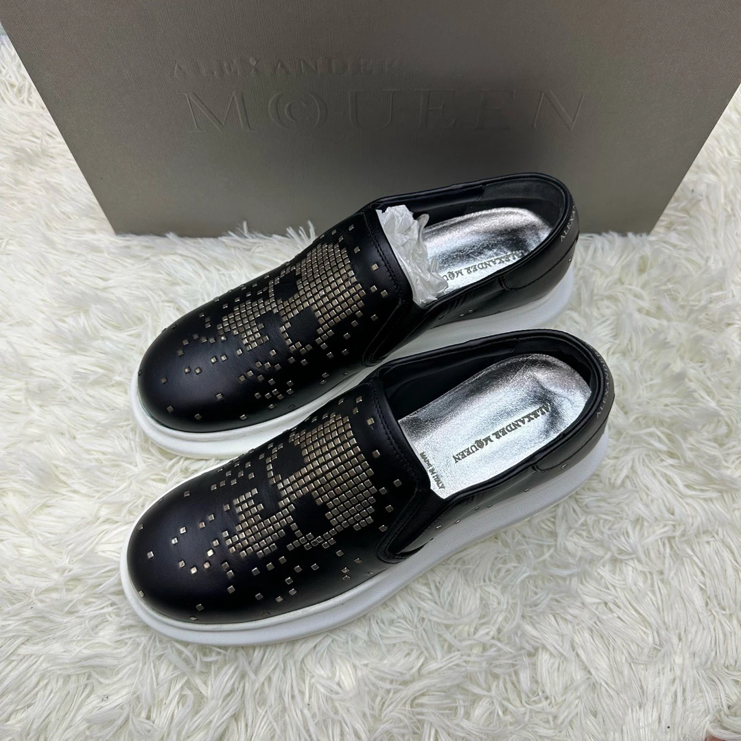 全新未使用 Alexander McQueen/亚历山大·麦昆 经典黑色骷髅头鞋