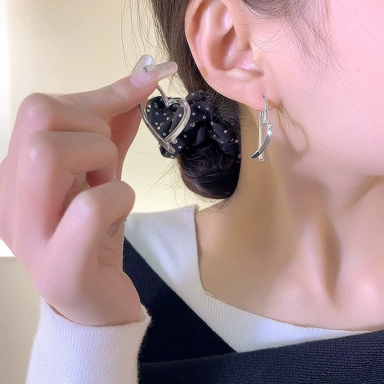 铜合金耳饰 【D41】五金女孩时尚法式优雅高级感甜酷爱心耳环