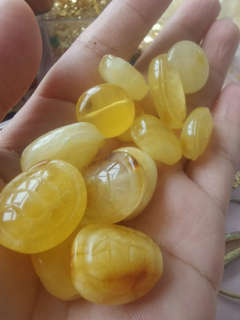 天然蜜蜡龟背（15mm*18mm左右）单颗