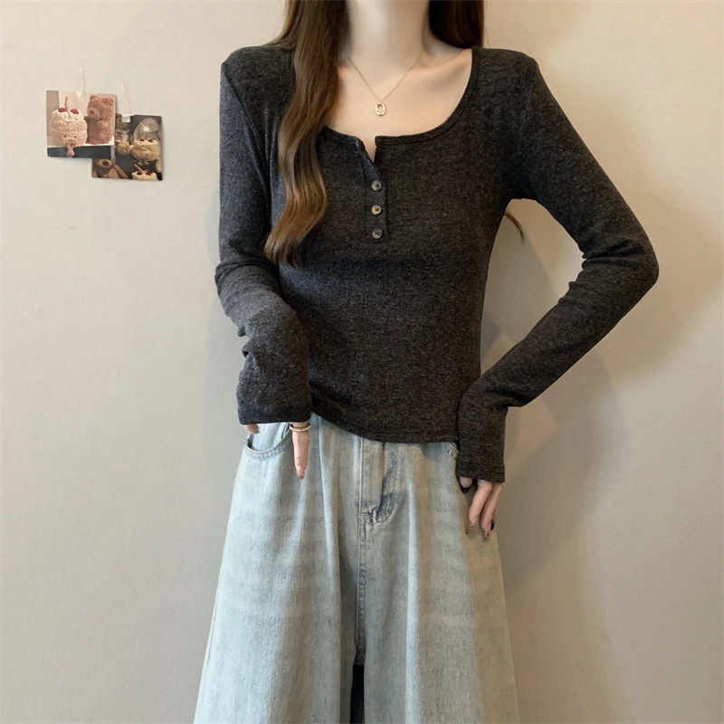 【小可爱专属】2024秋装长袖T恤女三粒钮修身短款上衣