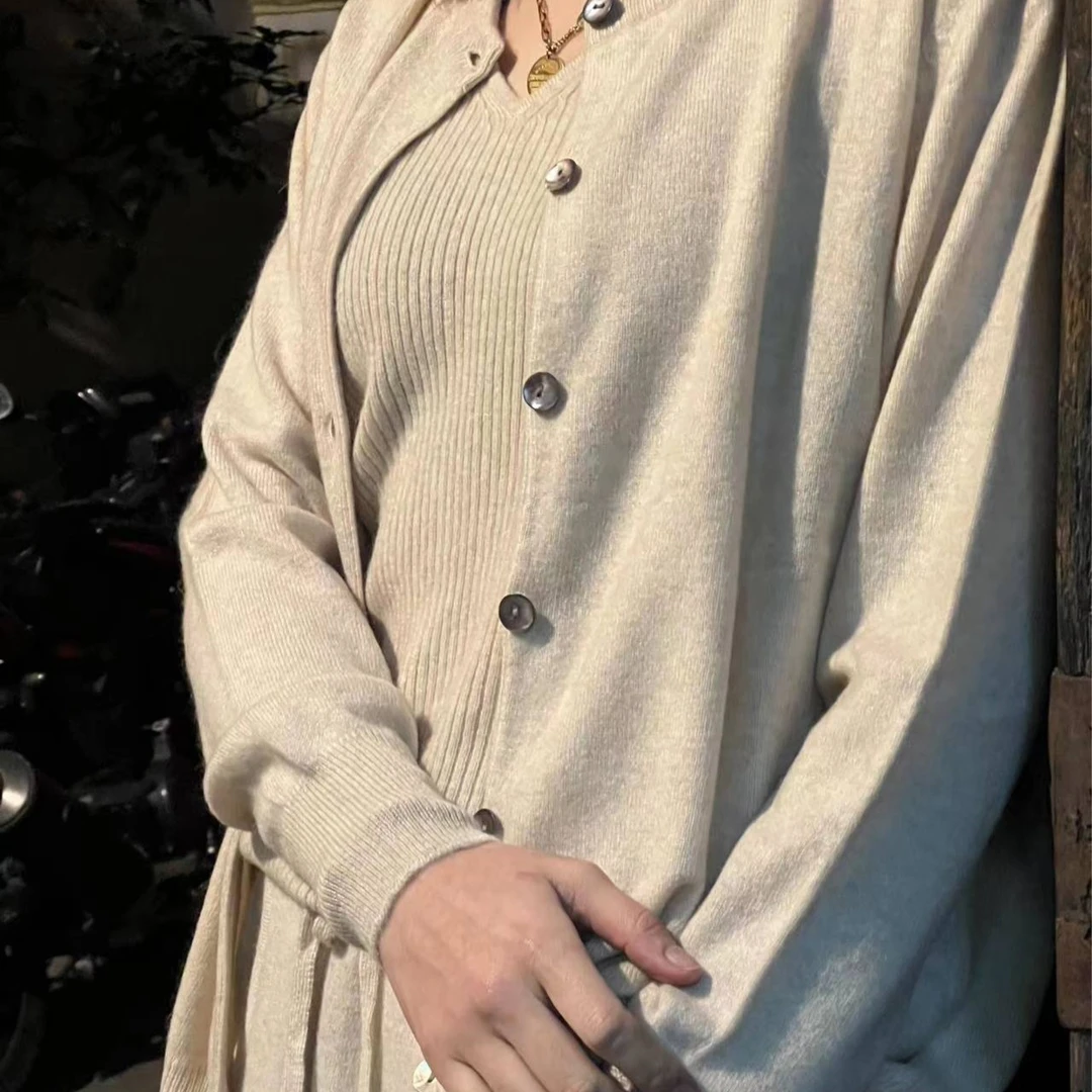 女款圆领开衫羊绒衫