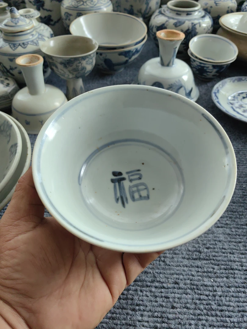 一个青花福字大碗