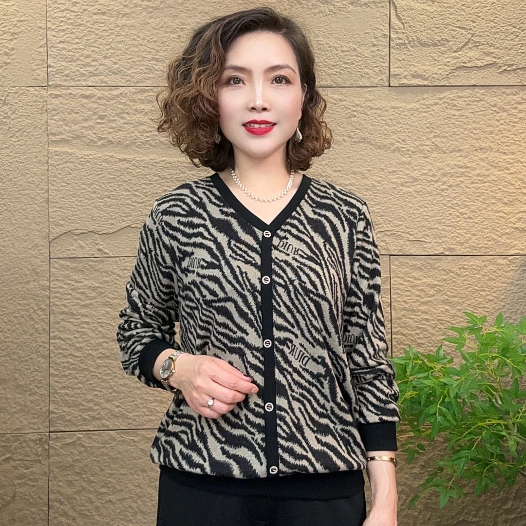 2024秋季新款中老年妈妈装气质时尚百搭显瘦长袖V领上衣弹力小衫