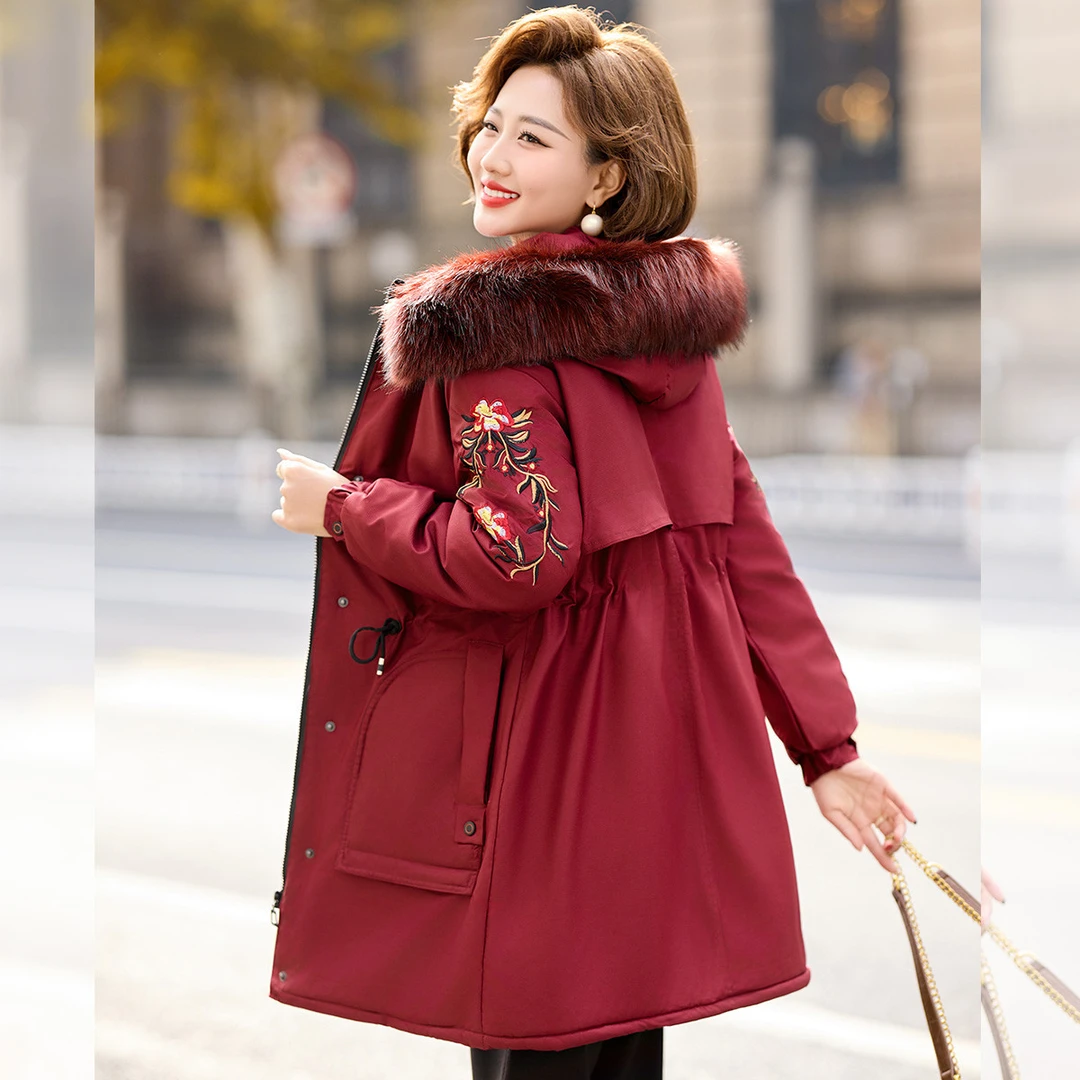 秋冬新款中老年妈妈装连帽带毛领加厚外套刺绣收腰大口袋棉服