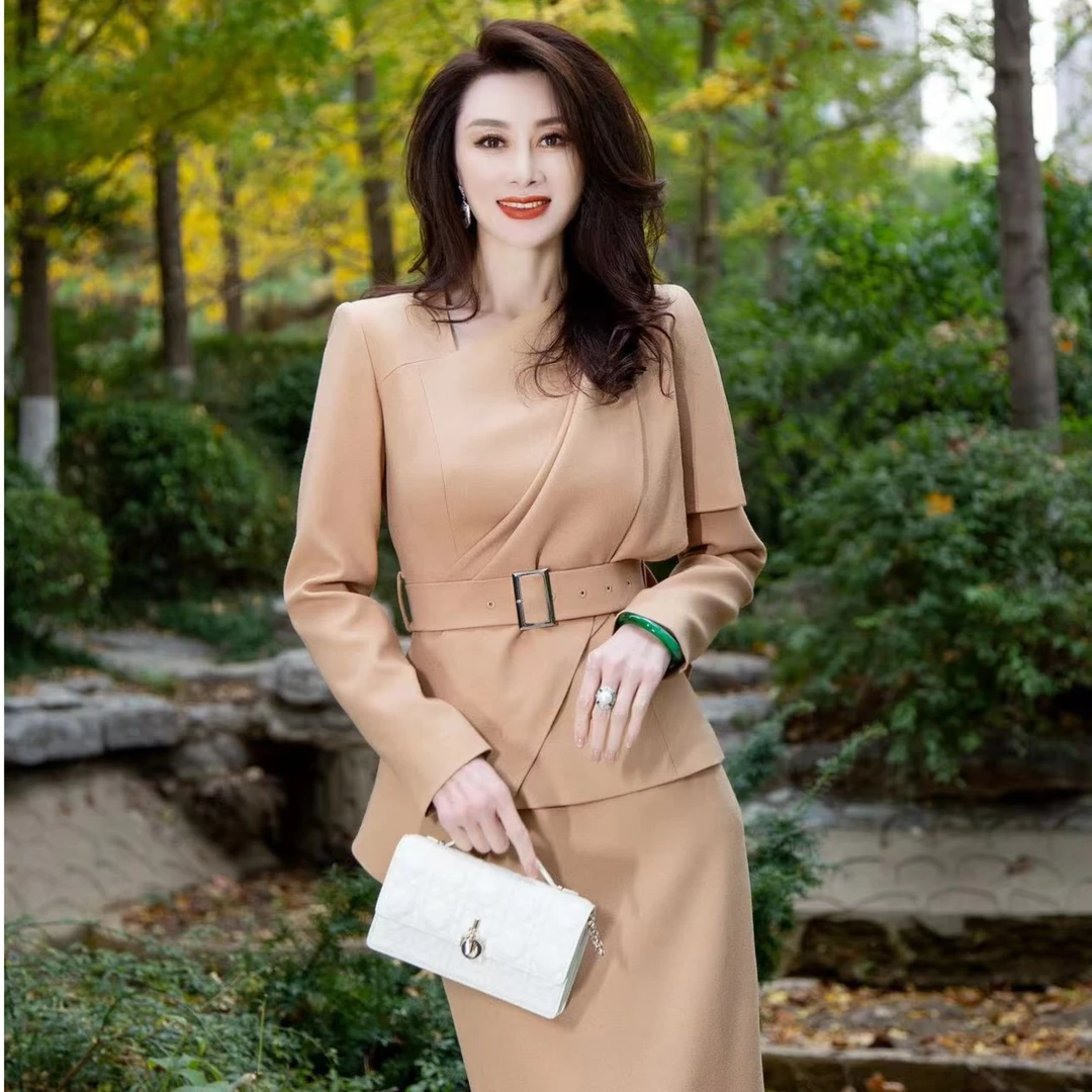 EDFNOT/杨红霞汝意HY酒红色/卡其色/黑色外搭飞偏小上衣套裙