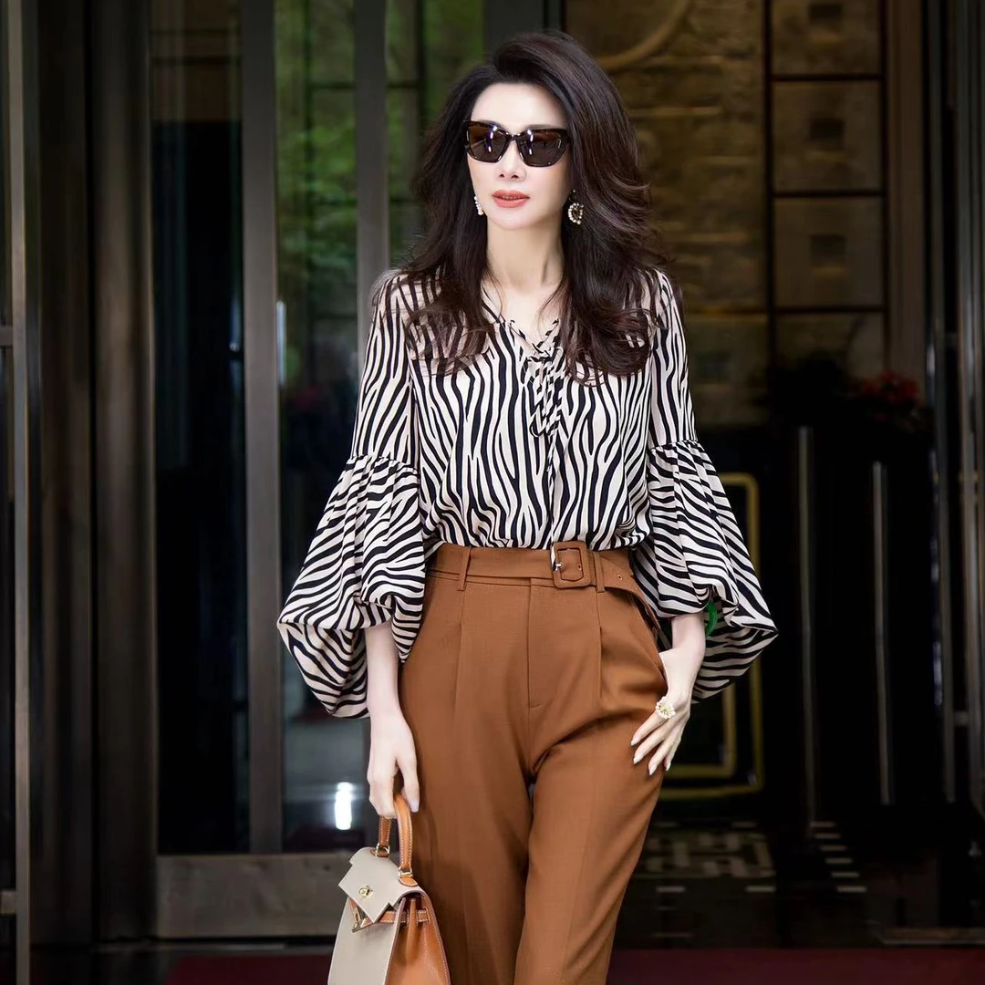 EDFNOT/杨红霞汝意DJ咖色斑马纹小衫1329