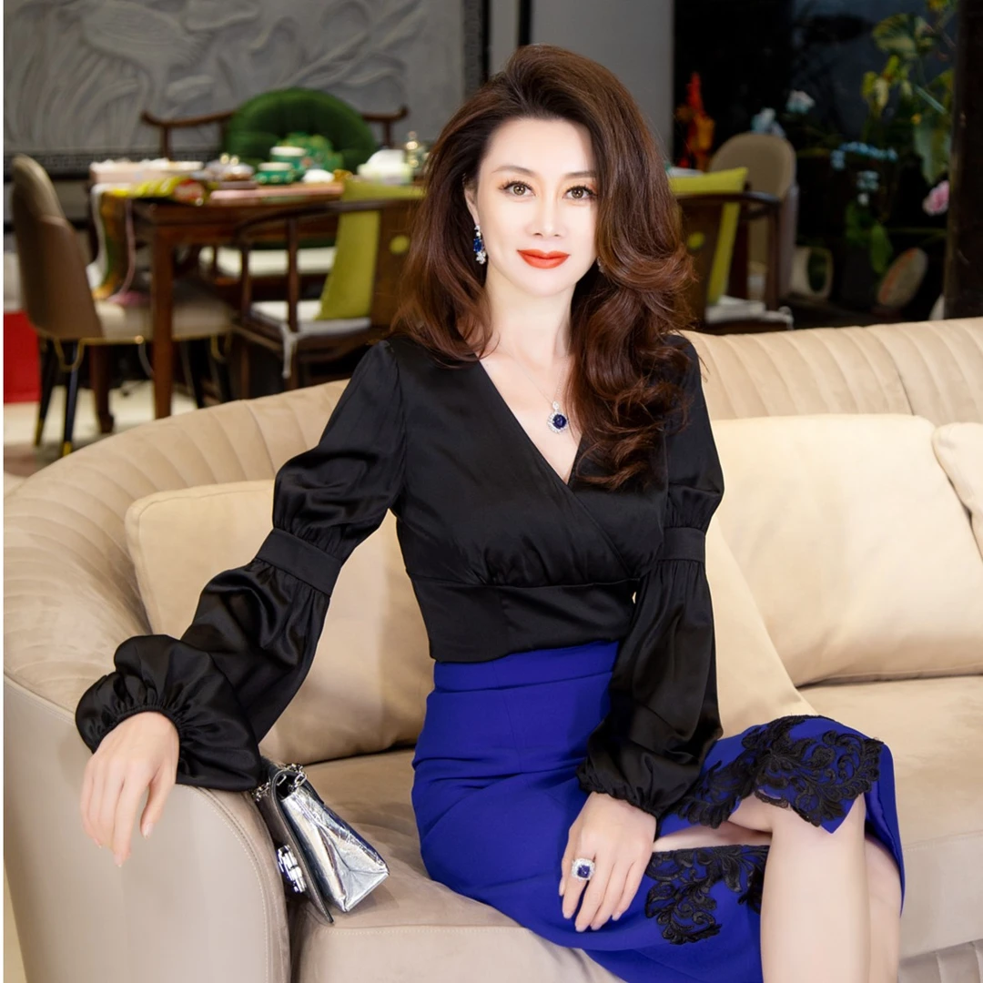 EDFNOT/杨红霞汝意HY黑色V领灯笼袖衬衣