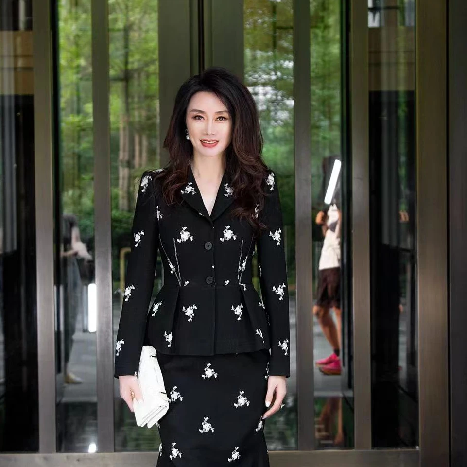 EDFNOT/杨红霞汝意GS黑色醋酸立体绣花西服上衣