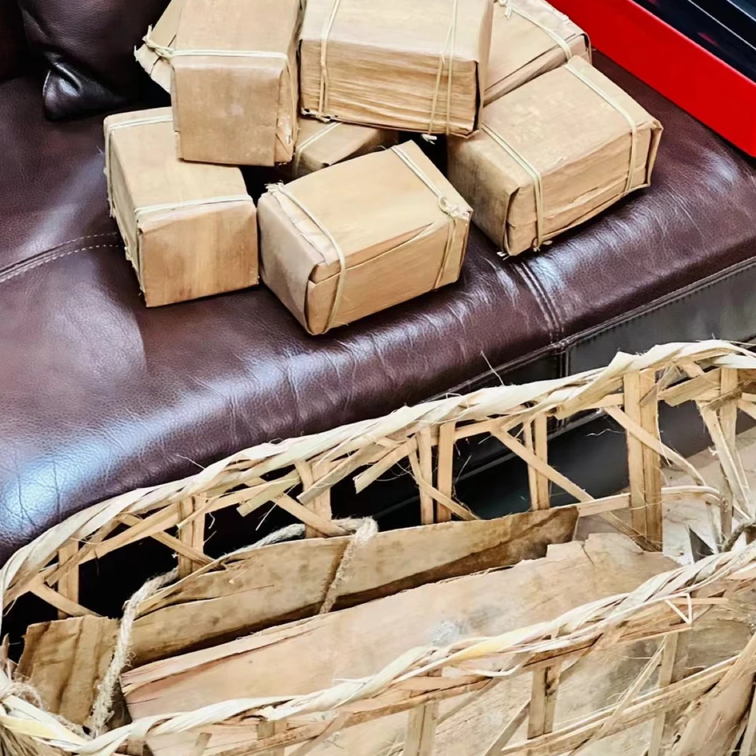 零四年富华烟香砖普洱生茶 配验货茶样