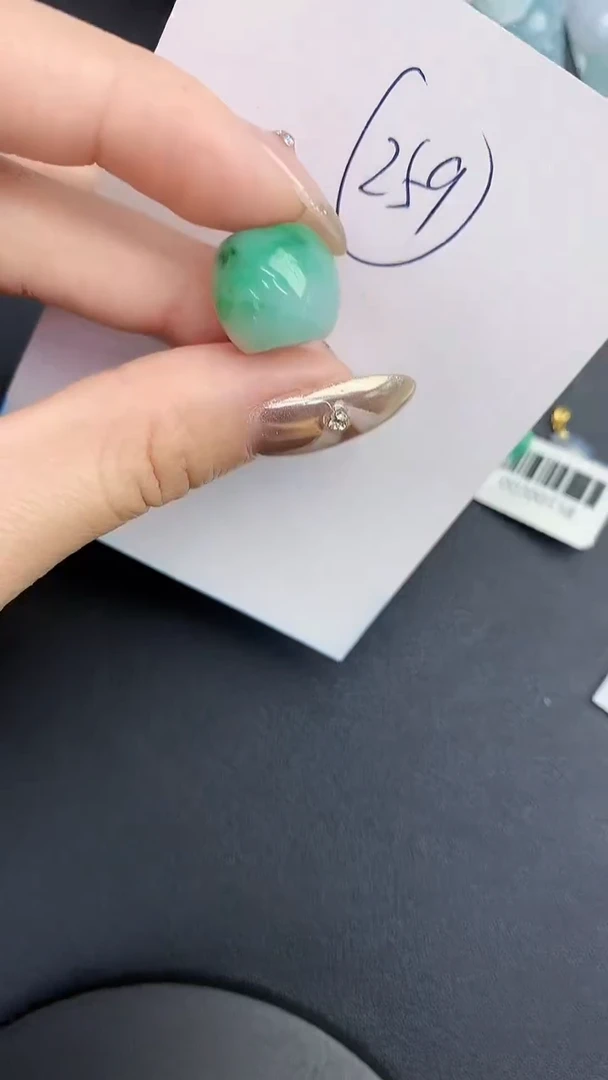 【闪购商品】翡翠颈饰未镶嵌0000000000